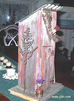 Side view of the birdhouse outhouse